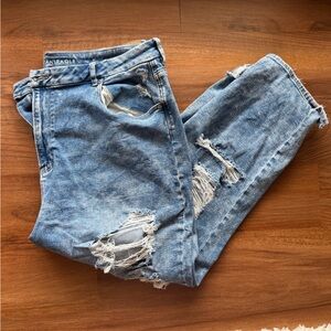 American Eagle Outfitters Light Blue Distressed Curvy Mom Jeans